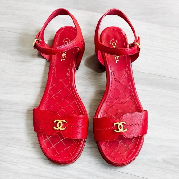 Authentic CHANEL Red Lambskin Leather Mattelasse & Gold Sandals Dress Shoes 37 C - Picture 1 of 16